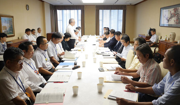 大阪市（左）と政策懇談会をおこなう大阪府連（右）（9月5日・大阪市）