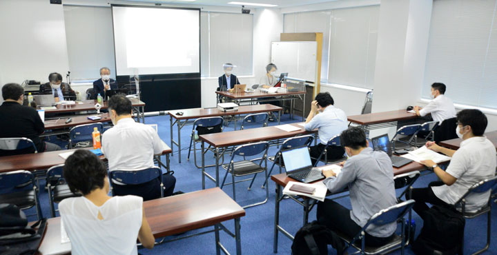 復刻版裁判の東京地裁判決に向け、報道関係者の学習会をひらいた（8月30日・東京）
