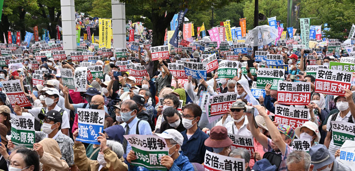 １万3000人が結集し、国葬反対、原発の再稼働・新増設への反対、安保法制の廃止を訴え、声をあげた（9月19日・東京）