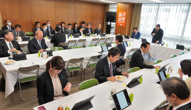 差別問題に関する特命委員会のようす（4月4日・東京）