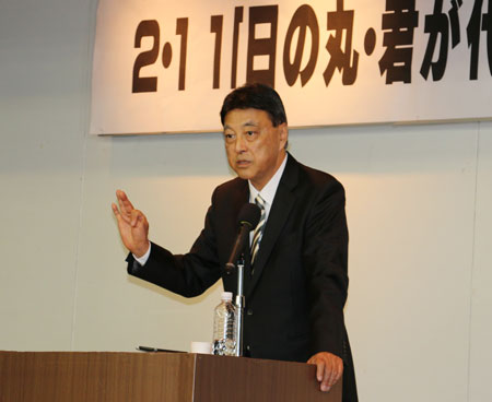 平和教育、市民をまき込んだ運動の必要性を訴える石岡所長（2月11日・徳島市）