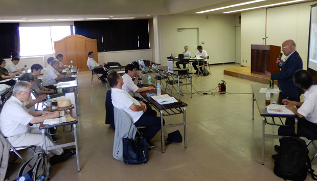 川口正志・実行委員長がとりくみを全国に広げよう、とよびかけた（9月17日・奈良県橿原市）