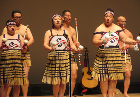 ニュージーランドのマオリや台湾のパイワンなど多くの先住民族・「原住民族」がパフォーマンスした（11月15日・東京）